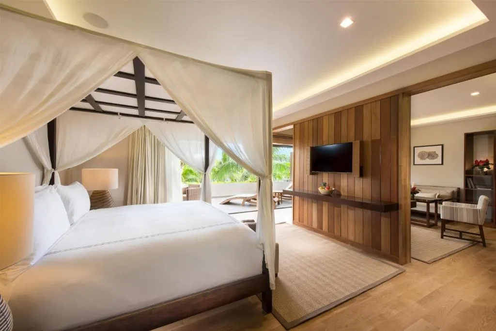 King Suite with Lagoon View