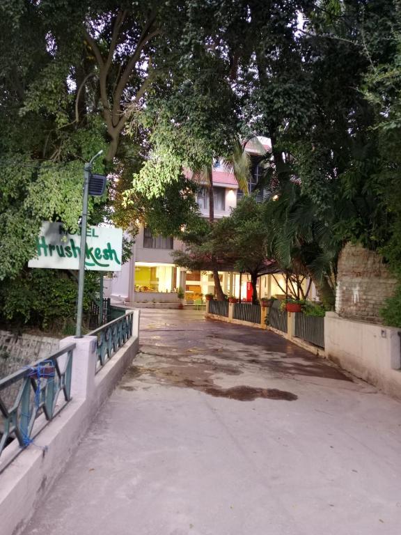 Hotel Hrushikesh - Housity