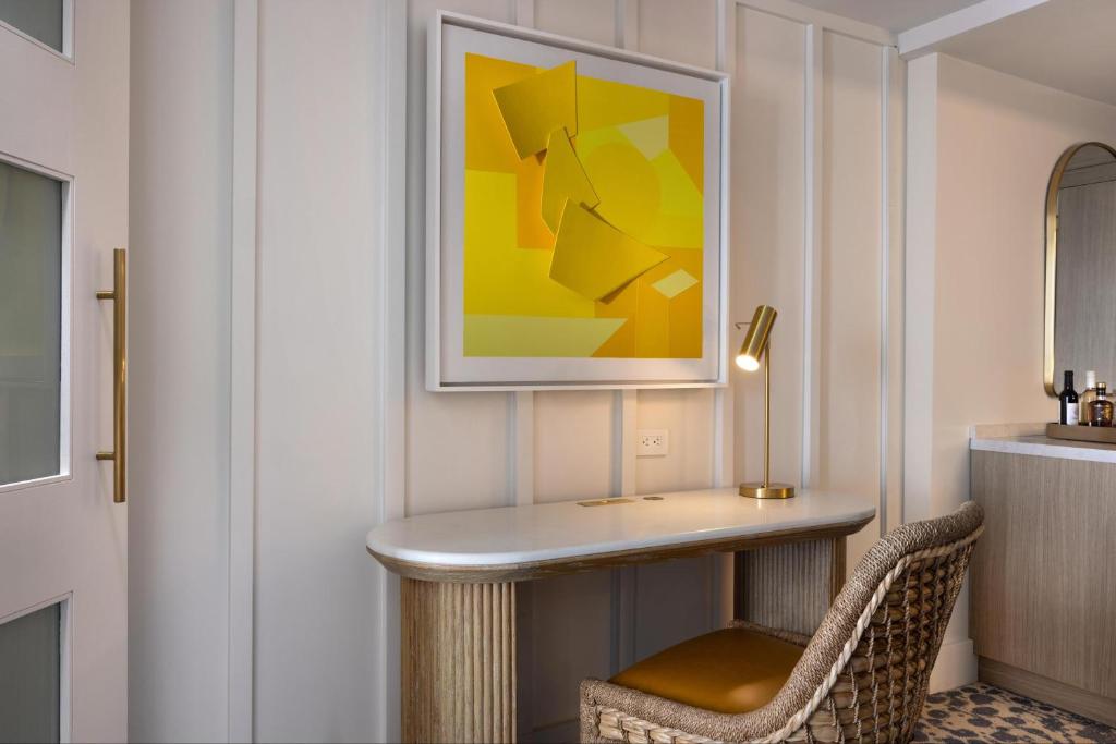 Newport Beachside Hotel & Resort - 