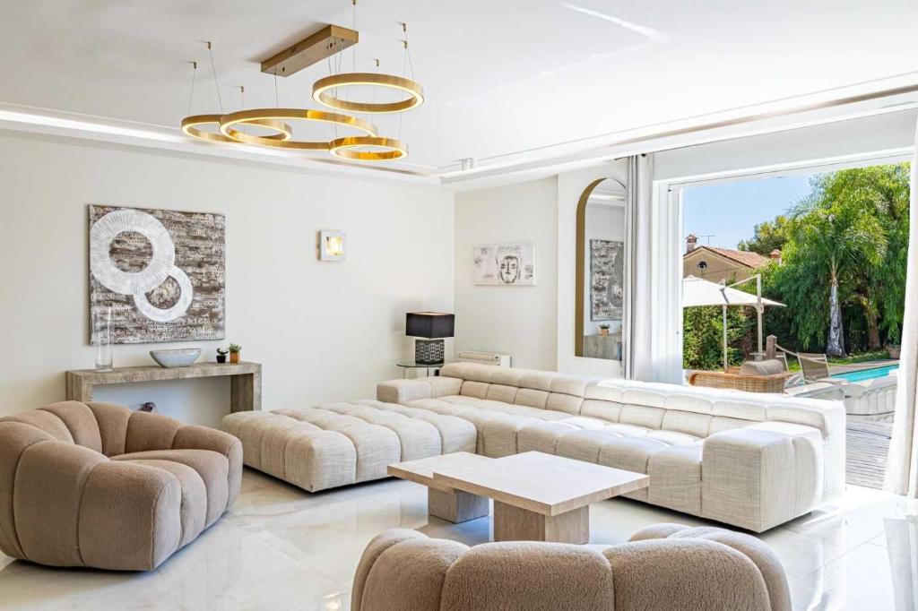A c Villa 8BR 15P with Pool & Tennis – Antibes