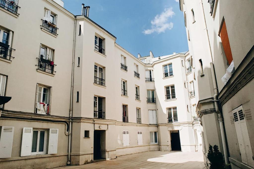 Peaceful studio on courtyard - Paris 15th