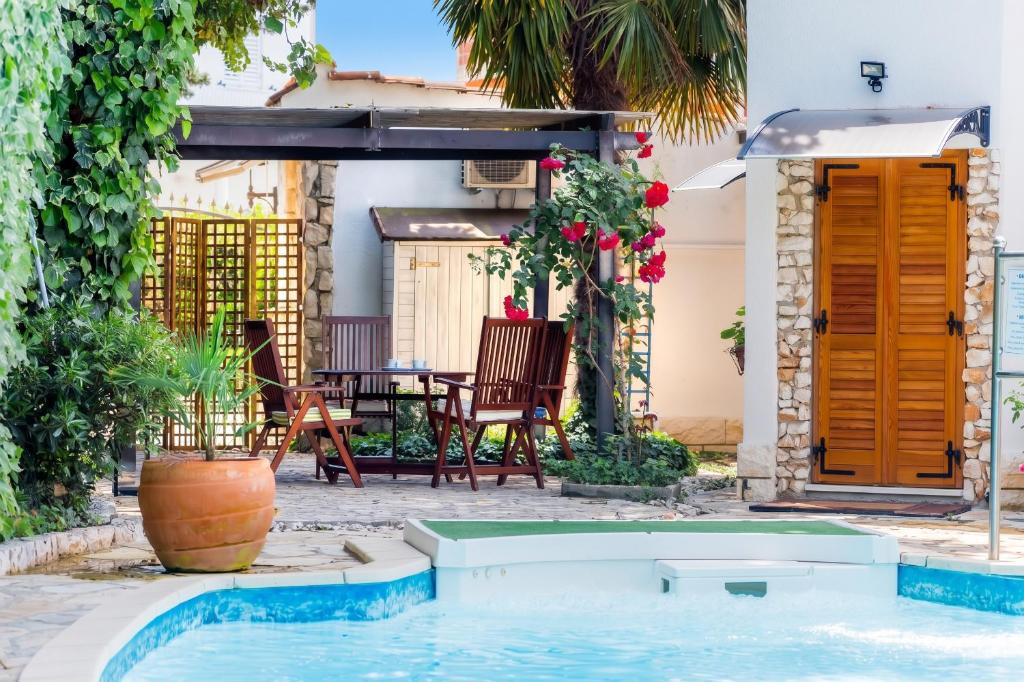 Luxury Villa in Rogoznica with Pool