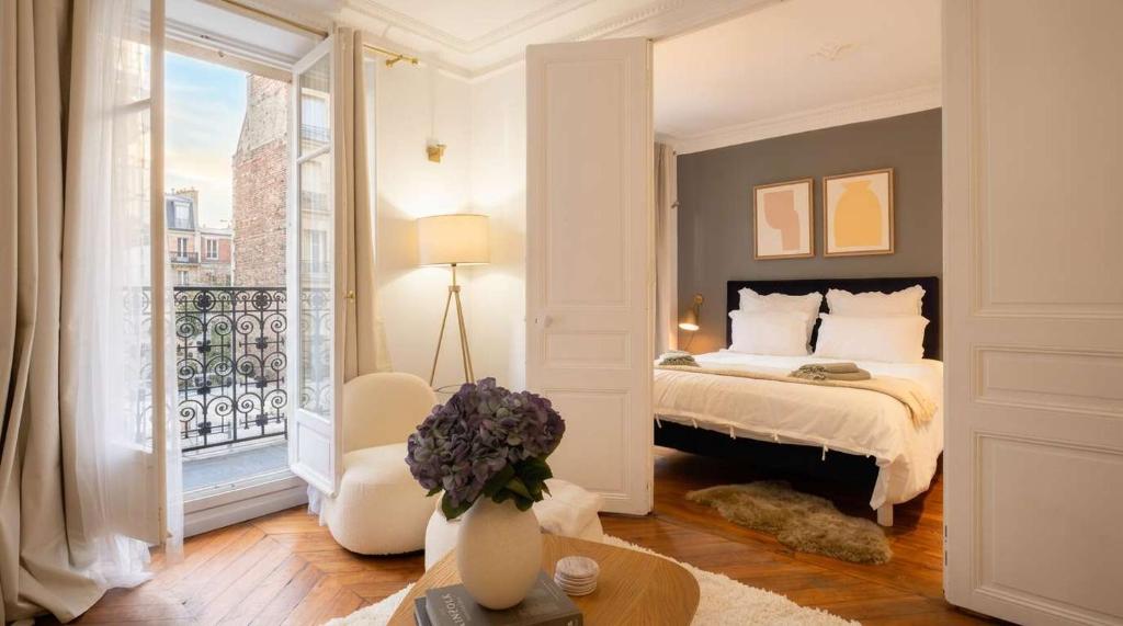 Cosy 1BR with Balcony Arc de Triomphe