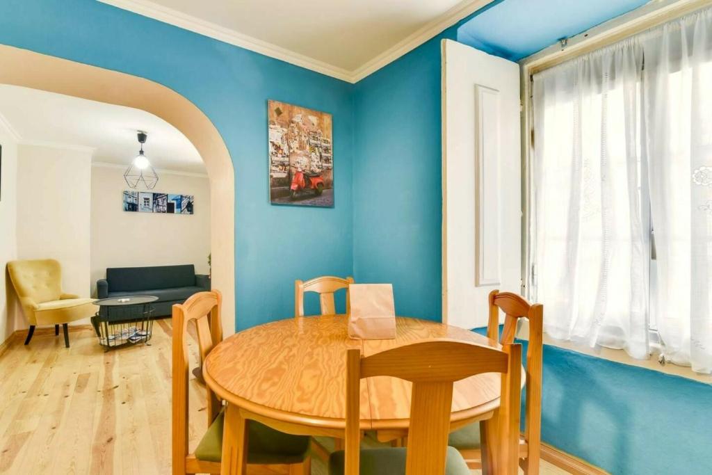 Portuguese Design 1 Bedroom Apartment in the Heart of Lisbon