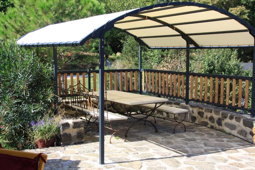 Patio nebo venkovní prostory v ubytování Ferme du Pic d'Allier