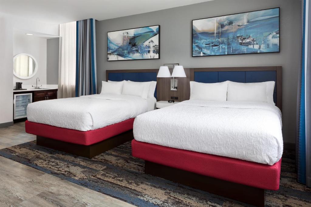 Hampton Inn & Suites Baltimore Inner Harbor - 