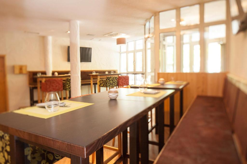 TV a/nebo společenská místnost v ubytování Hotel Römerstadt