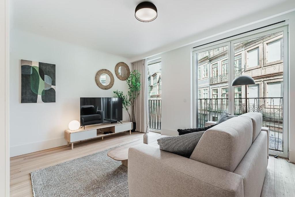 Stylish Retreat in Central Porto Stay with Parking