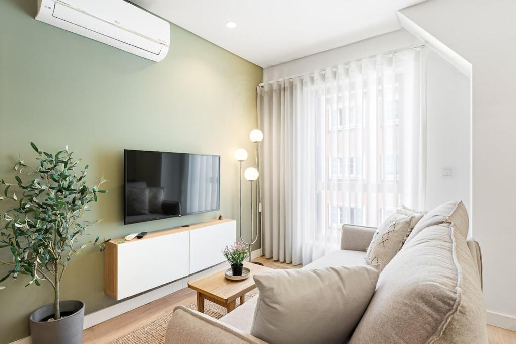 Urban Paradise, Sleek Central Porto Flat