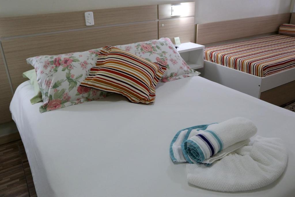 Suíte em Pousada - Gramado - Caminho das Rosas  Suíte em Pousada - Gramado - Caminho das Rosas