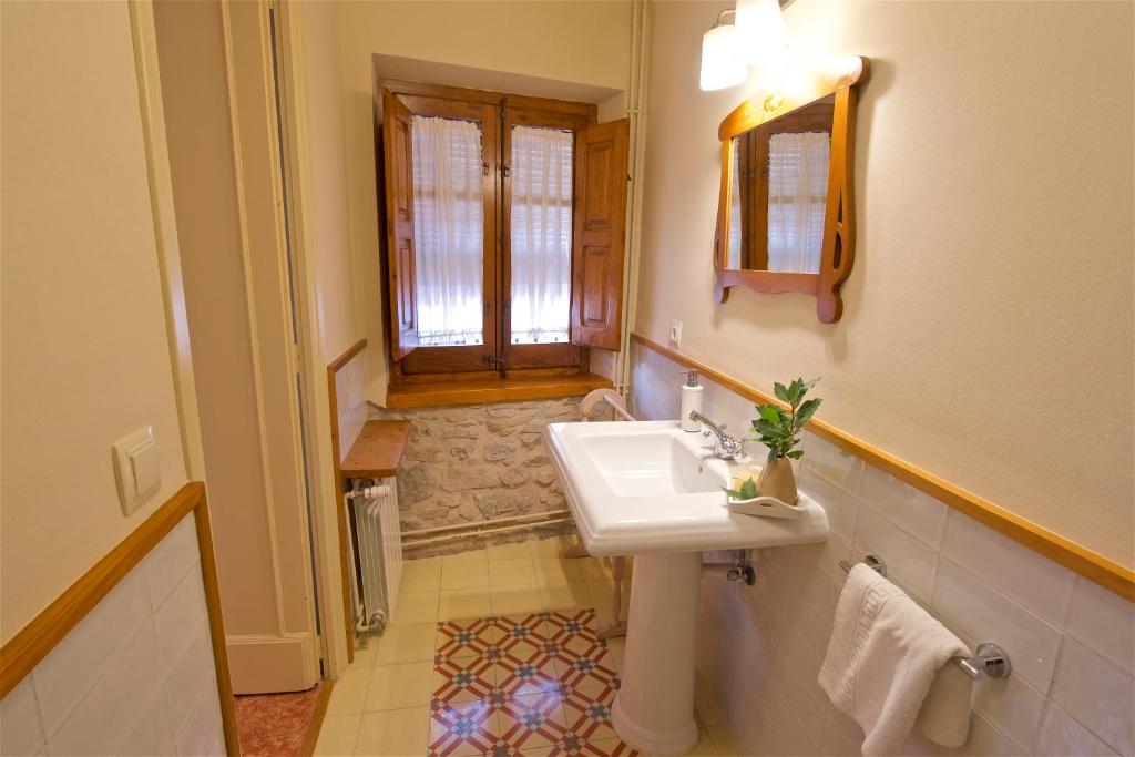 A bathroom at Cal Barceló