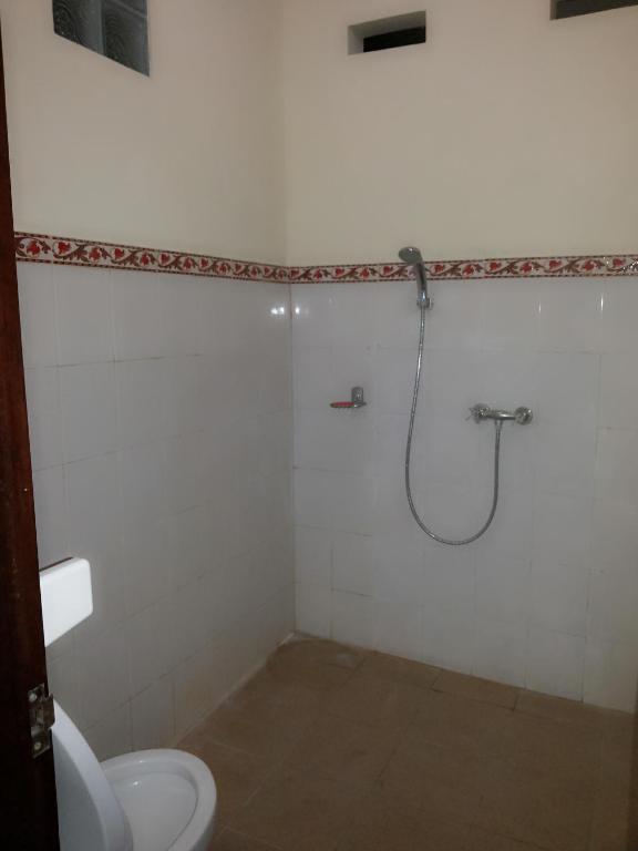 Koupelna v ubytování Hotel Mawar Sari Mitra RedDoorz