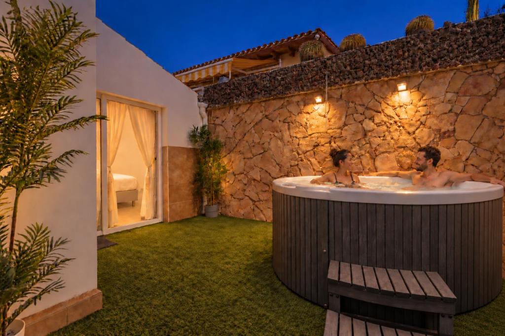 Villa Vinidum - Jacuzzi privado en la habitación en Arona