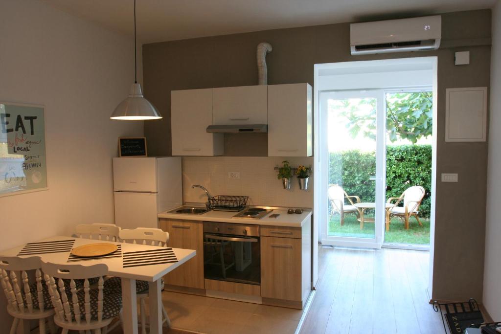 Kuchyňa alebo kuchynka v ubytovaní Tiana Apartment