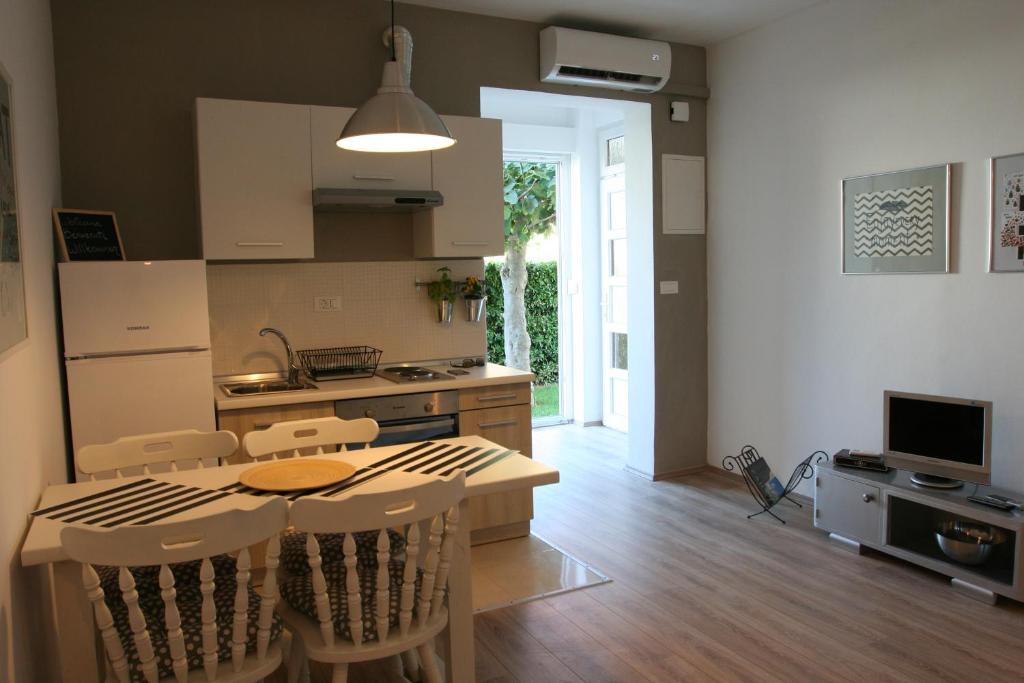 Kuchyňa alebo kuchynka v ubytovaní Tiana Apartment