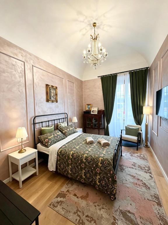 Roma center home