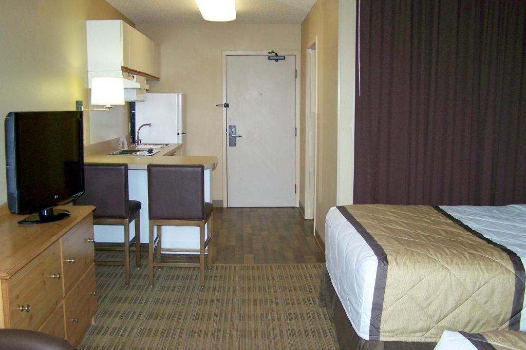 Studio 6 Extended Stay Chicago Vernon Hills Lincolnshire IL - Queen Kamer Met 2 Queensize Bedden
