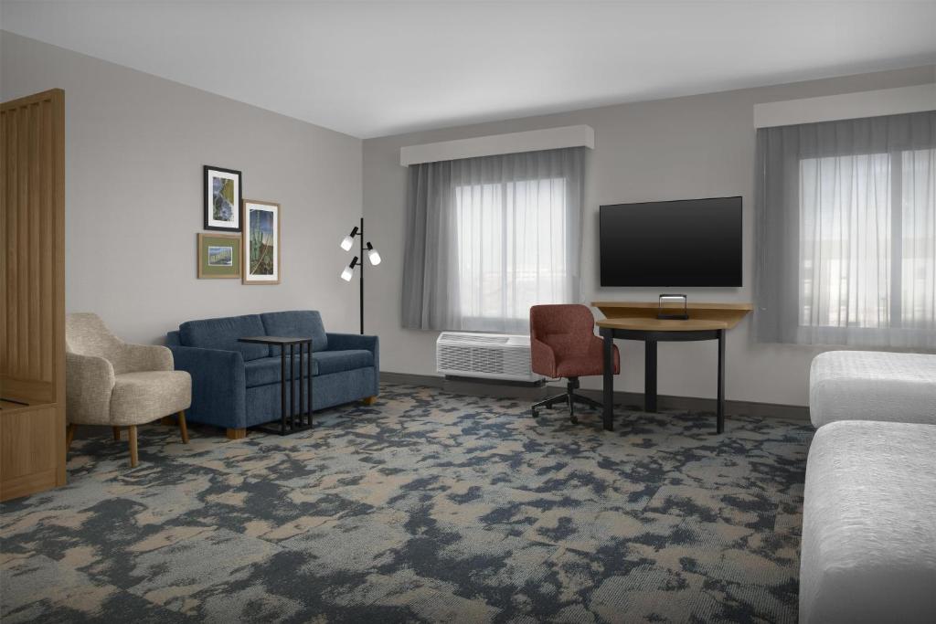 Hampton Inn & Suites Phoenix Glendale-Westgate - 