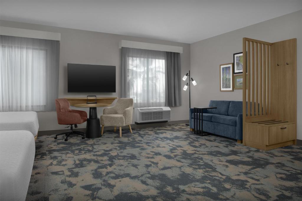 Hampton Inn & Suites Phoenix Glendale-Westgate - 