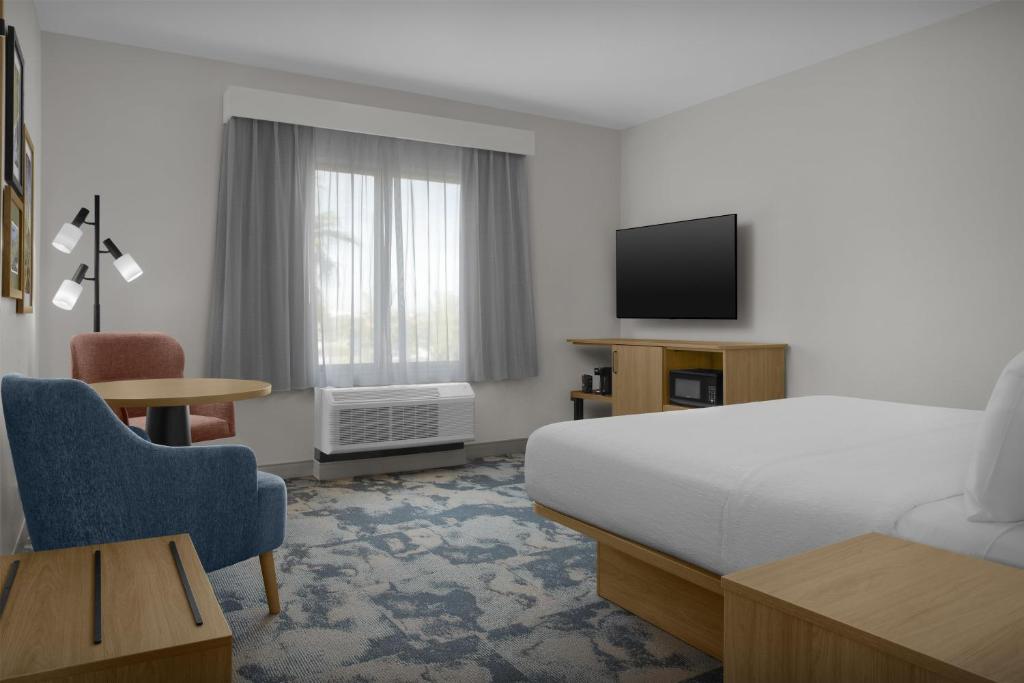 Hampton Inn & Suites Phoenix Glendale-Westgate - 