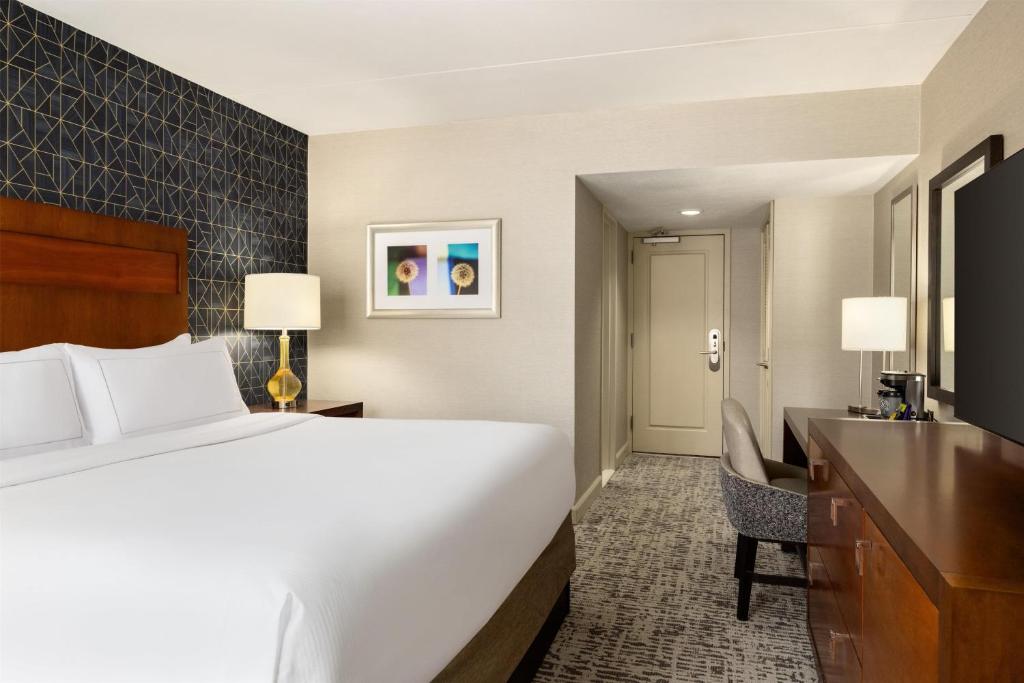DoubleTree by Hilton Pittsburgh-Green Tree - 