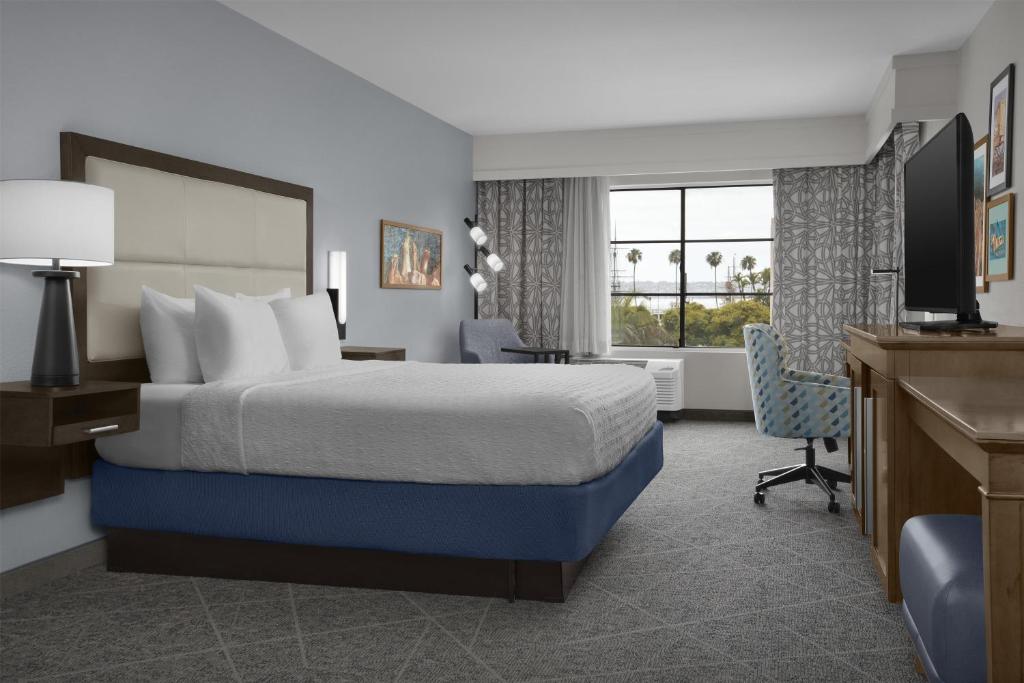 Hampton Inn San Diego Downtown - 