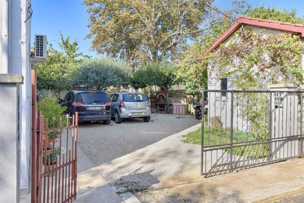 Apartment with A - C in Porec-Istrien 44243
