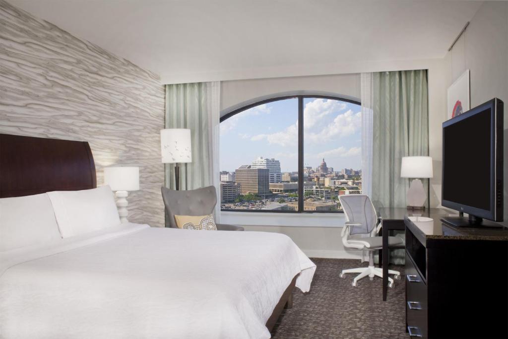 Hilton Garden Inn Austin Downtown-Convention Center - 
