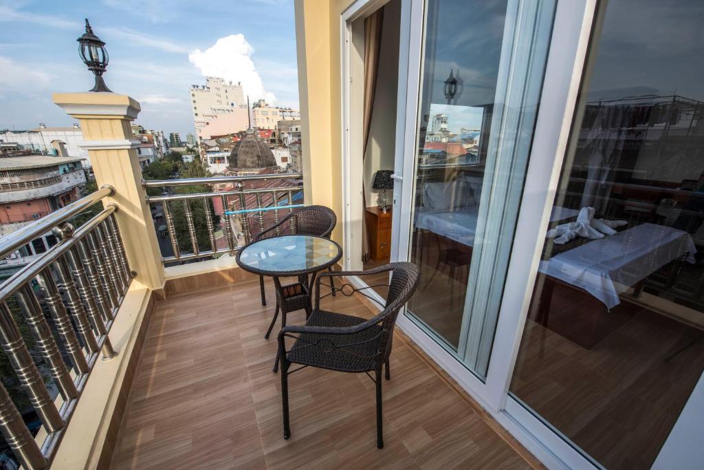Balkón nebo terasa v ubytování Phnom Penh Le Vincent Hotel