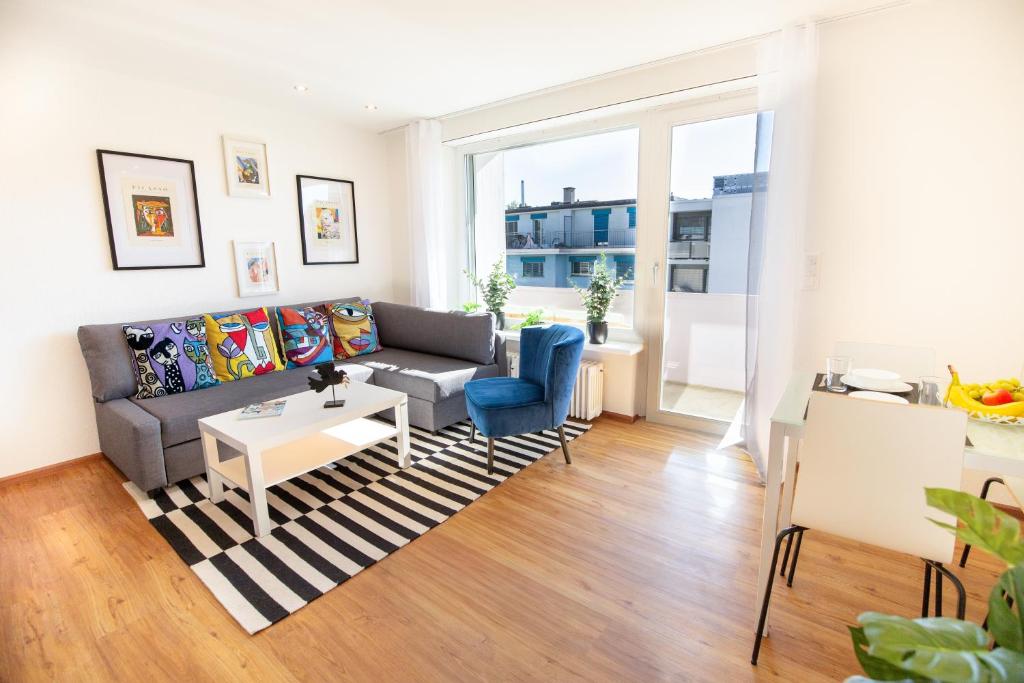 Urban Smart Living with balcony near Basel SBB & City Center - Special PICCO PICASSO 52 Apartment, up to 4 guests