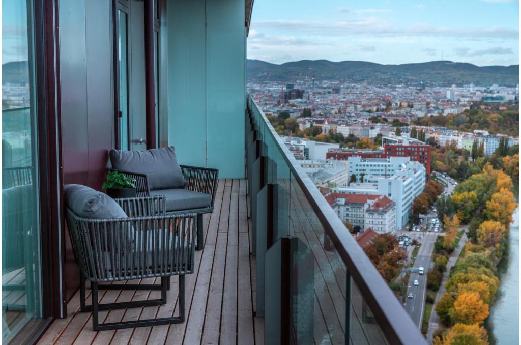 Great apartment with view and heated rooftop Pool
