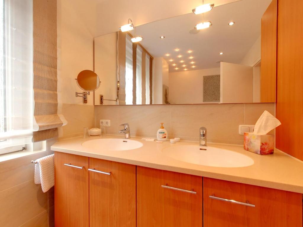 Hotel Kriemhild am Hirschgarten - Resim 17