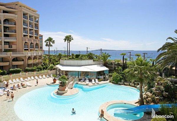 2 rooms by the sea in Cannes La Bocca