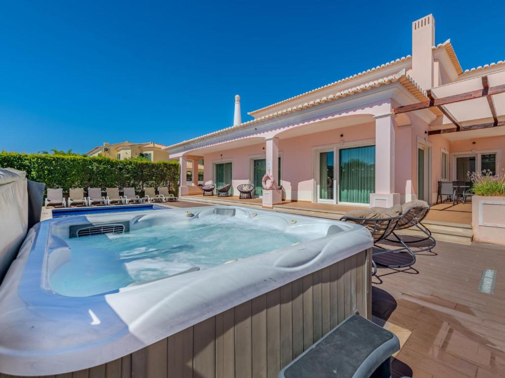 Villa V8 Bastos - VIP Properties by Interhome