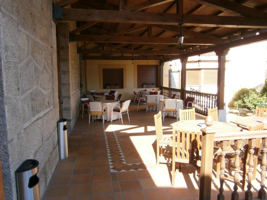 A restaurant or other place to eat at Hotel El Castrejon