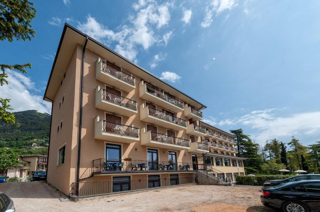 Nespecifikovaný výhled na hory nebo výhled na hory při pohledu z hotelu