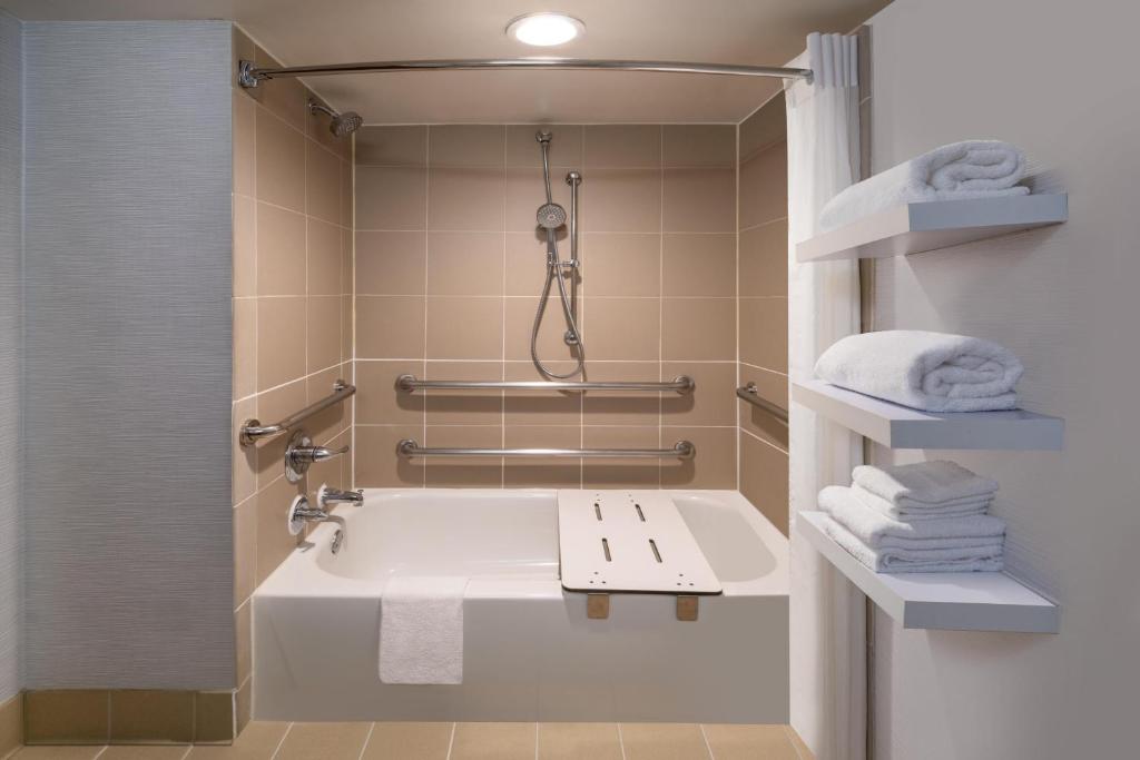 Hampton Inn & Suites Denver-Cherry Creek - 