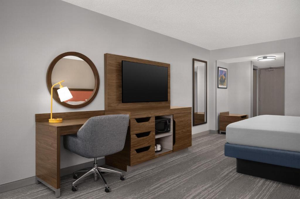 Hampton Inn & Suites Denver-Cherry Creek - 