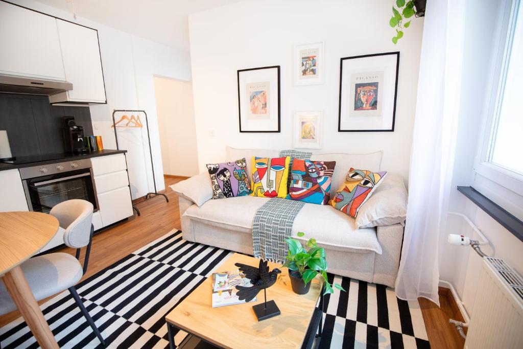 Urban Smart Living near Basel SBB & City Center - Special PRIMERO PICASSO 11 Apartment, up to 4 guests