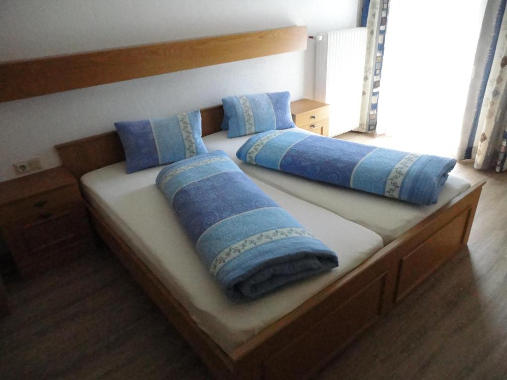 Postel nebo postele na pokoji v ubytování Gasthof Alpenrose