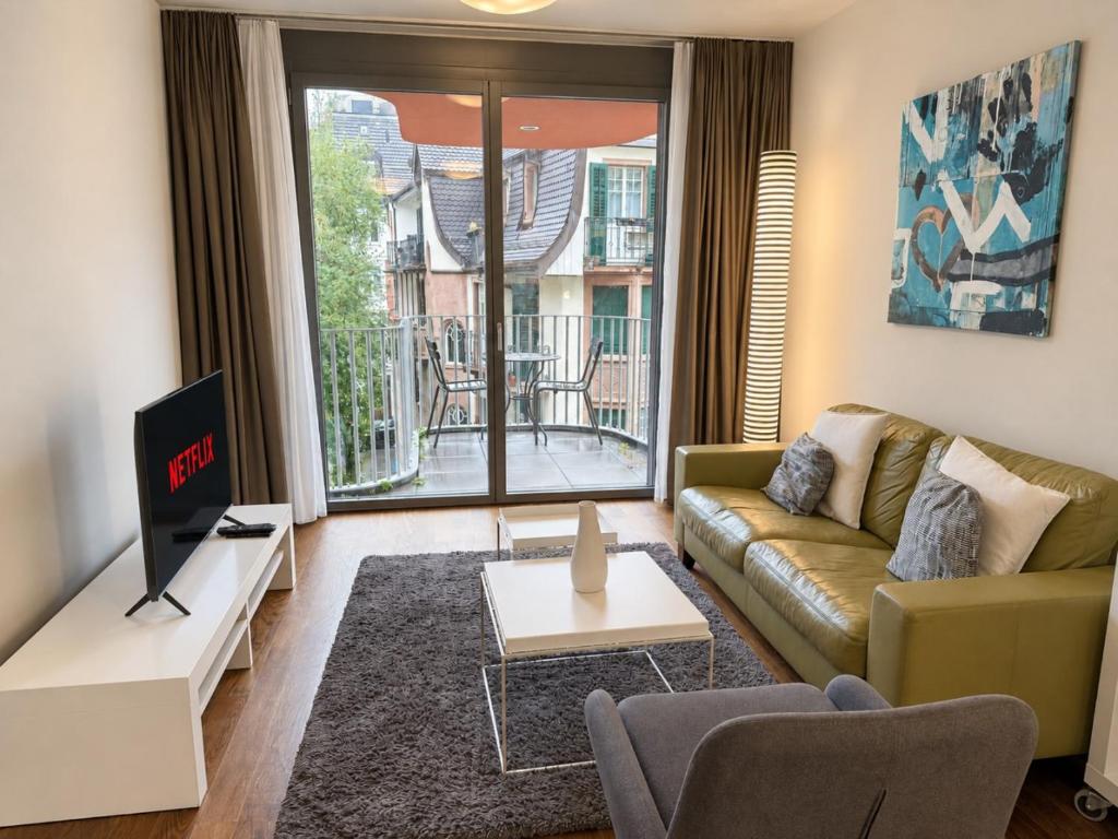 Comfortable 1BR flat at great location - Baron 24