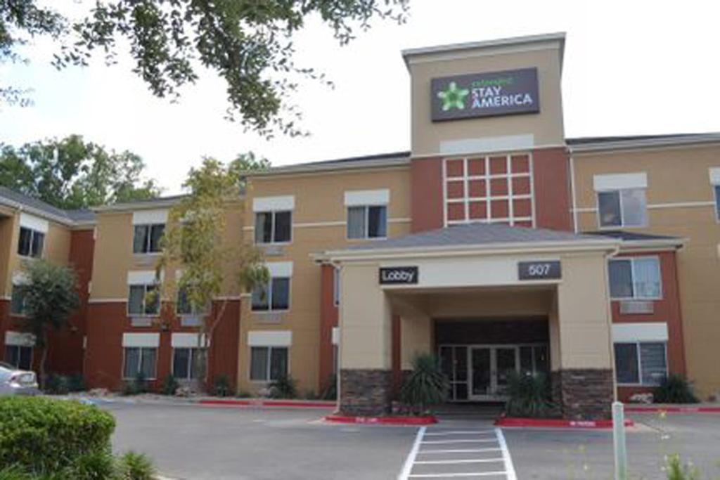 a hotel with a parking lot in front of it at Extended Stay America Suites - Austin - Downtown - Town Lake in Austin
