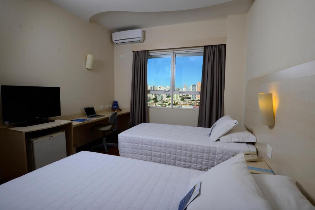  Golden Blue Hotel