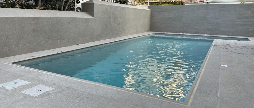 Angelica Oasis Alimos 2BR Luxury Pool & Parking