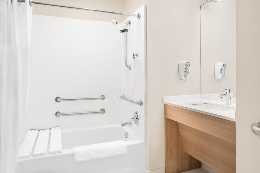 Microtel Inn & Suites by Wyndham Ocean City - King Studio Suite - Accesible/no Fumar