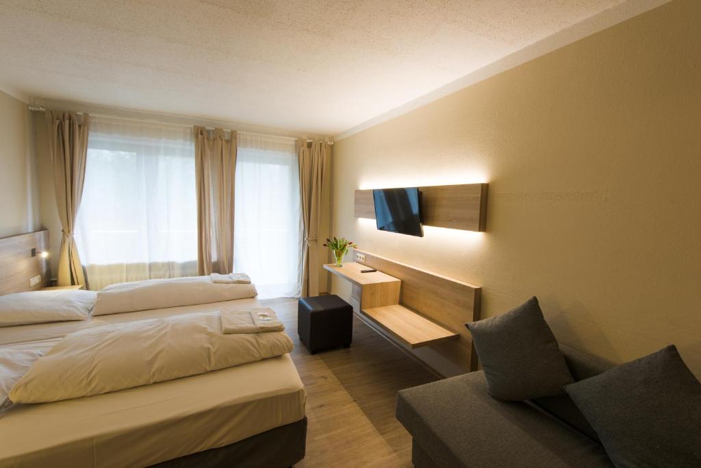 Postel nebo postele na pokoji v ubytování Ahorn Hotel
