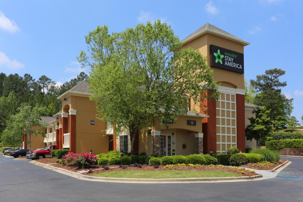 a hotel with a sign on the front of a building at Extended Stay America Suites - Birmingham - Perimeter Park South in Birmingham