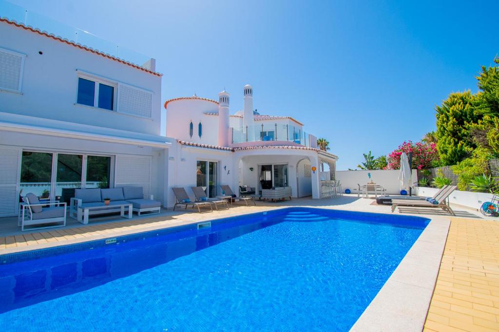 66 ADM Clara - Beautifully Renovated Villa