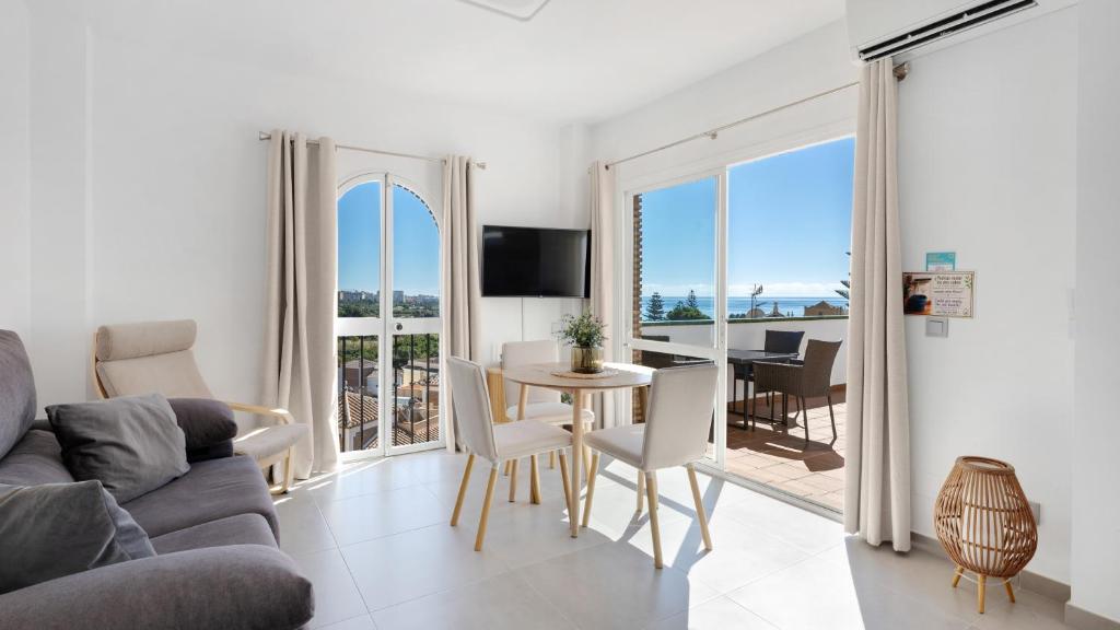 Modern Apartment with Sea View close to the Center