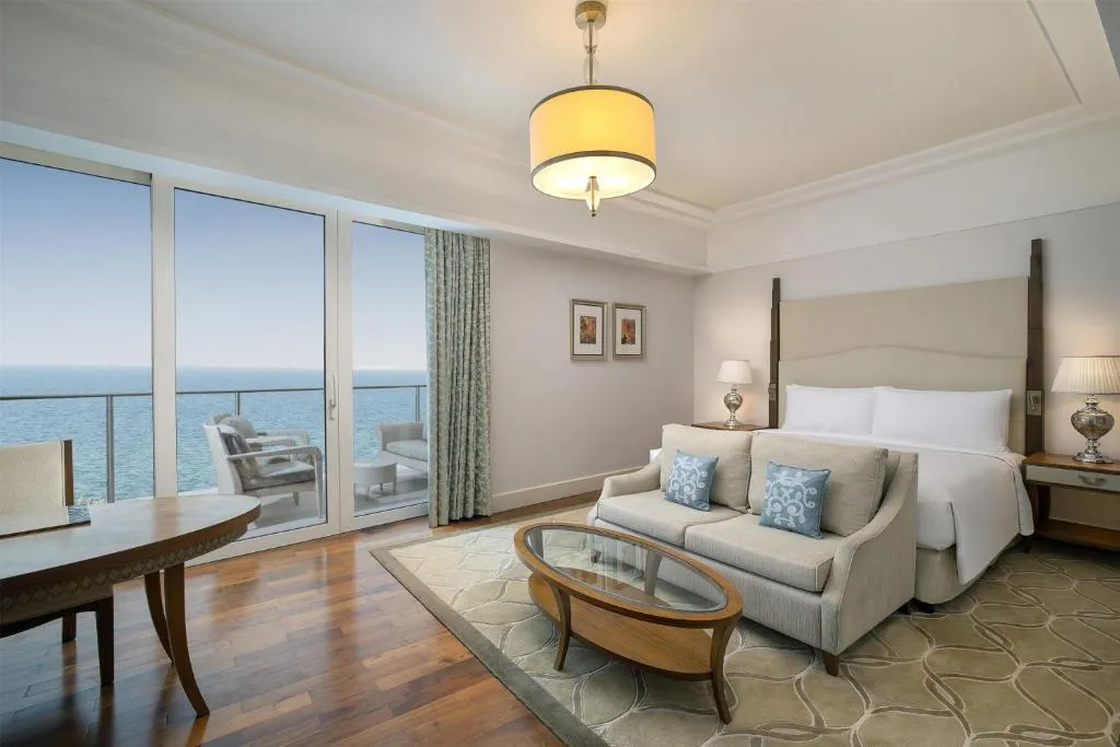 Deluxe Skyline King Room with Sea View